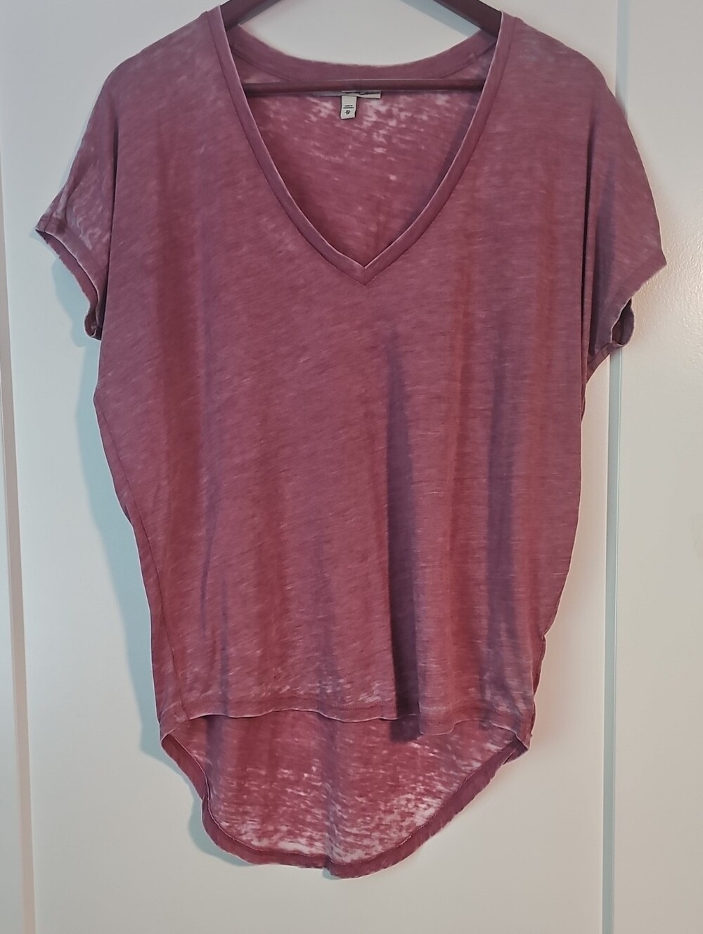 Express One Eleven Thin Mauve V-Neck, Longer Shirt Tail, Short Sleeve